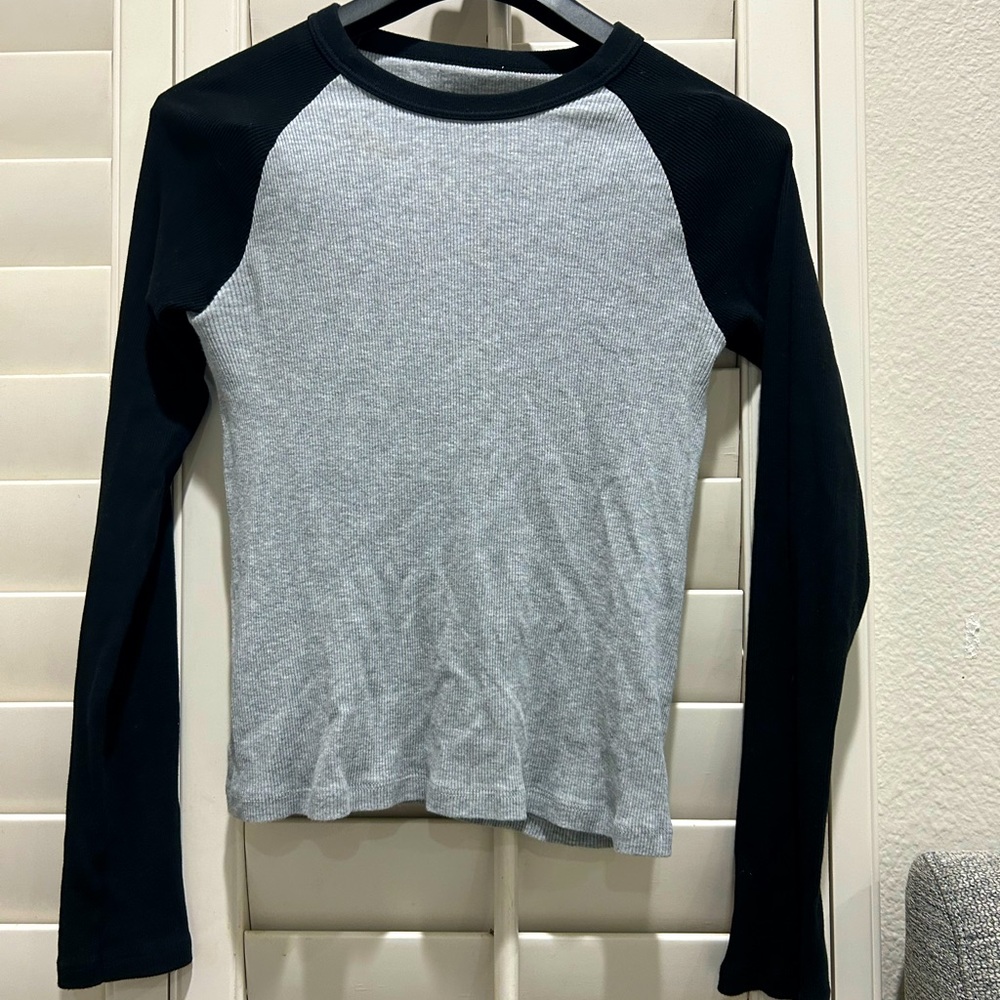 Brandy Melville long sleeve stretchy top